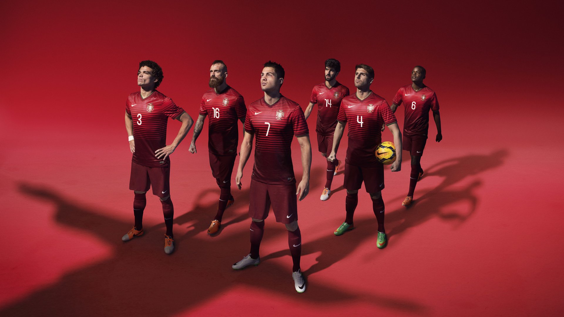 中超球队奋力争胜，目标冲击联赛前列，中超各队投入