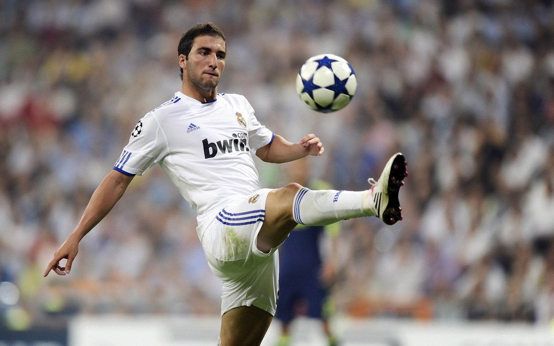 开云体育官网入口-拉文表现出色，带领球队拼搏至最后一刻，拉文是哪个队的队员